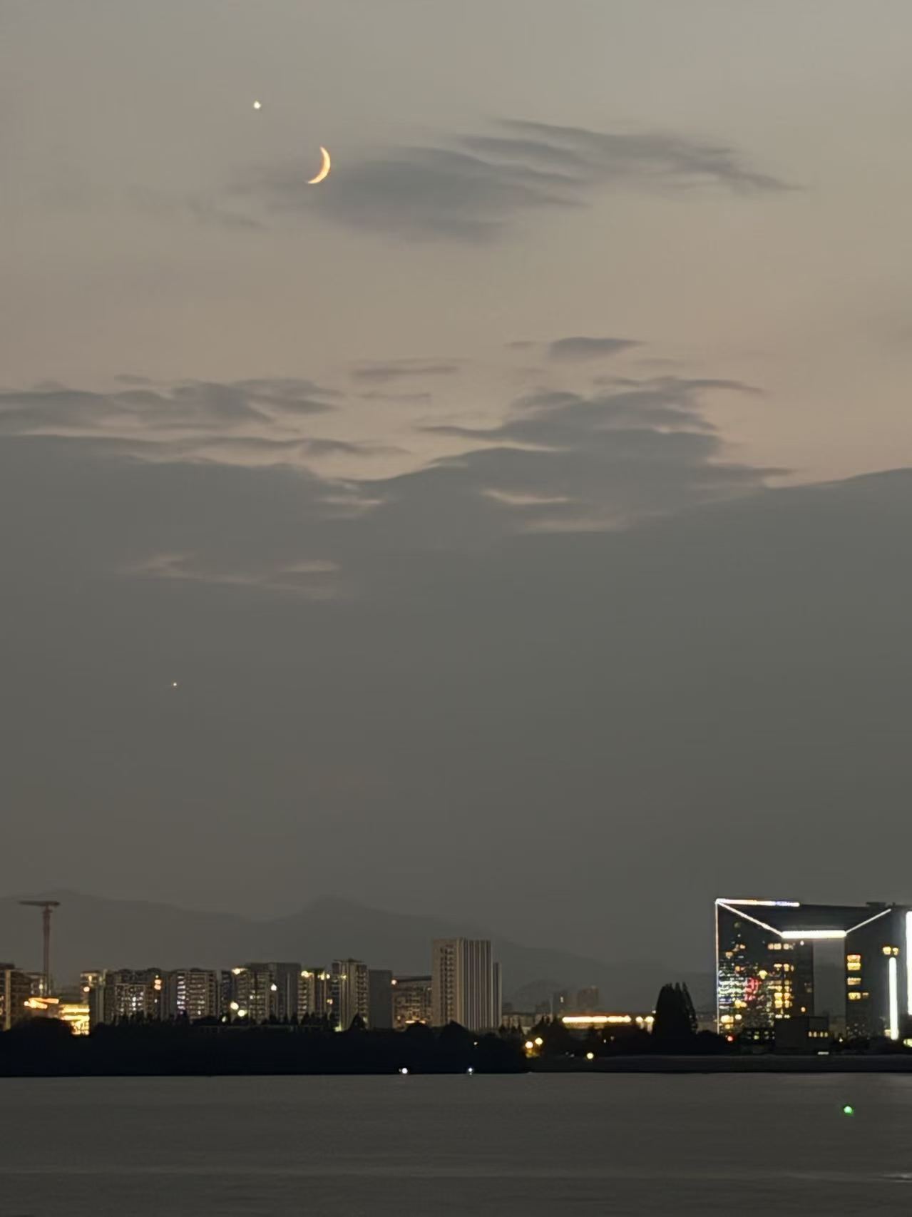 月合金星在天蝎